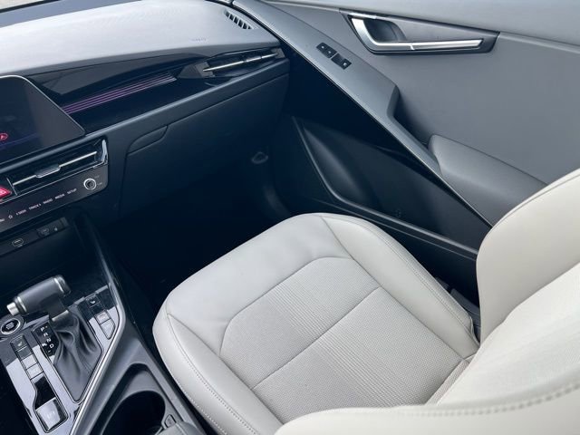 Certified 2024 Kia Niro EX FWD image 11