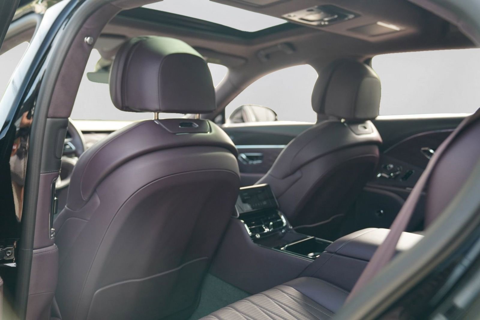 Used 2023 Bentley Flying Spur S V8 AWD/4WD image 32