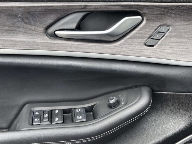 Used 2022 Jeep Grand Cherokee L Limited w/ Luxury Tech Group II image 10