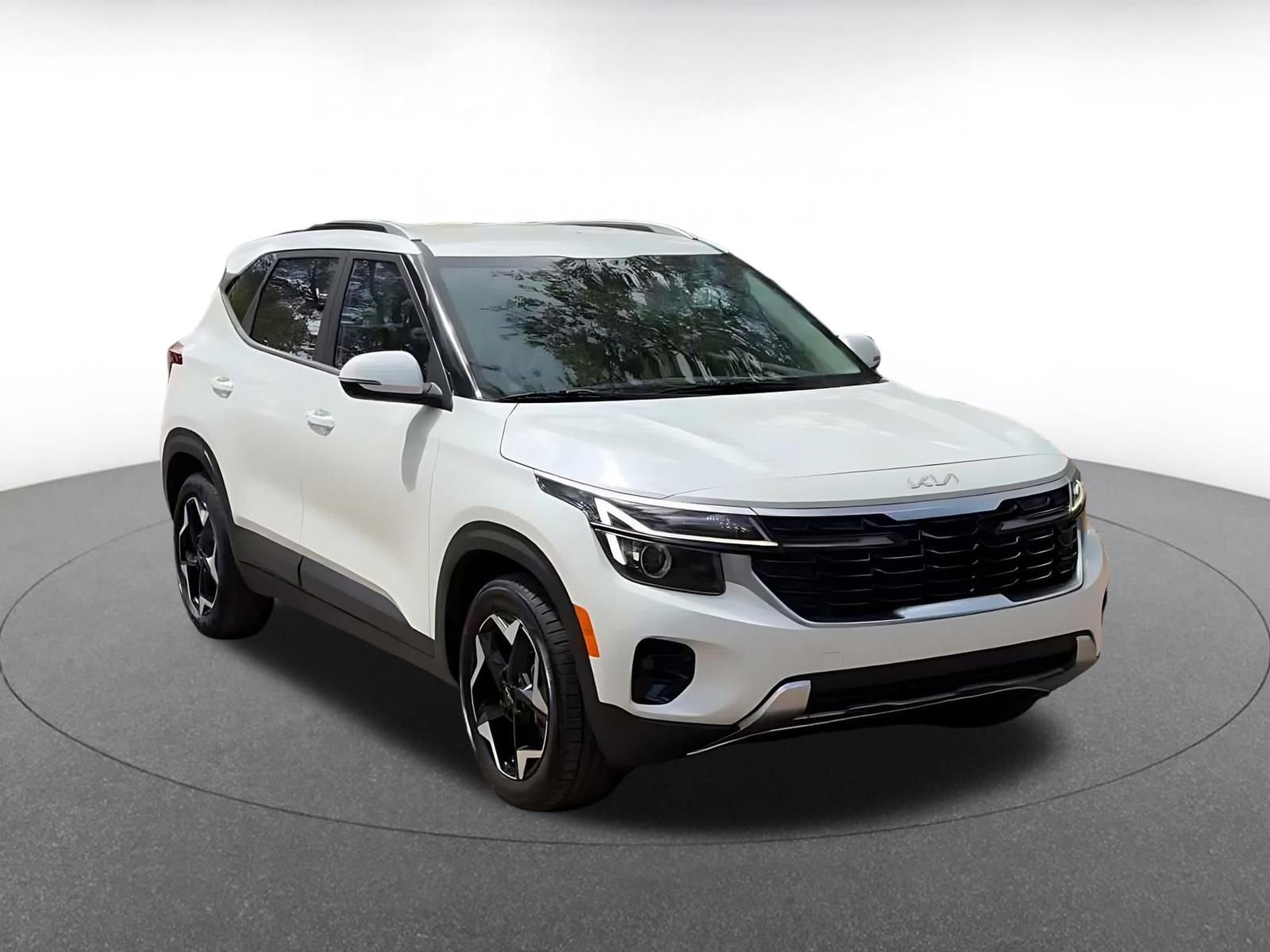 Used 2025 Kia Seltos S image 3