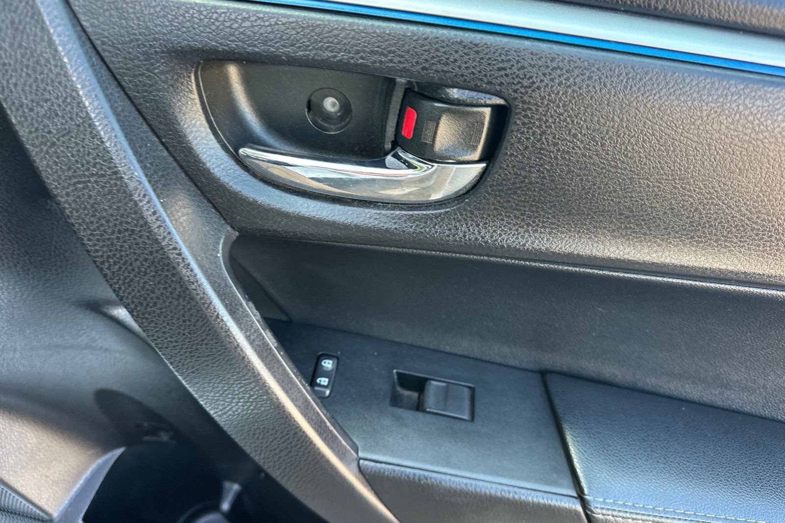 Used 2016 Toyota Corolla S FWD image 17