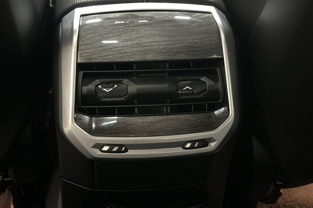 Used 2024 BMW 760i xDrive w/ Executive Package AWD/4WD image 14