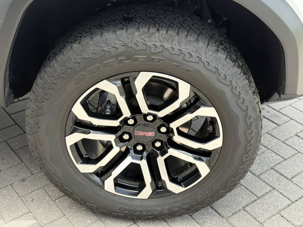 Certified 2025 GMC Canyon AT4 w/ Nightfall Edition AWD/4WD image 11