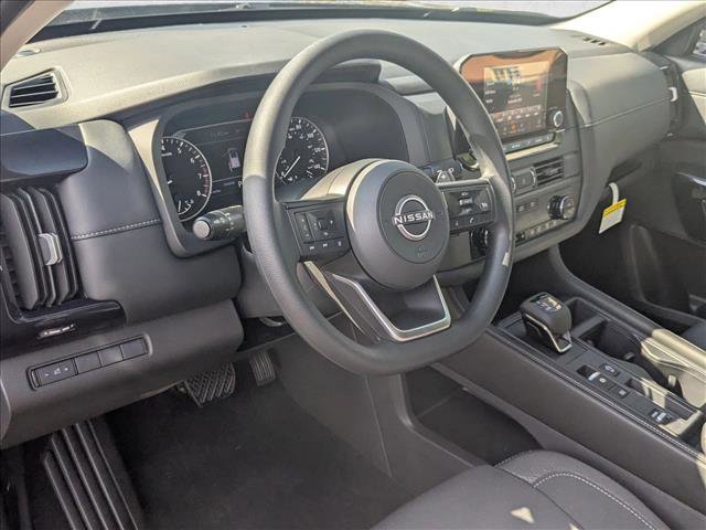 New 2025 Nissan Pathfinder S image 3