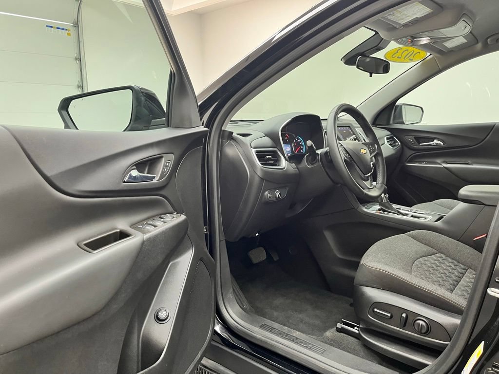 Used 2023 Chevrolet Equinox LT AWD/4WD image 16