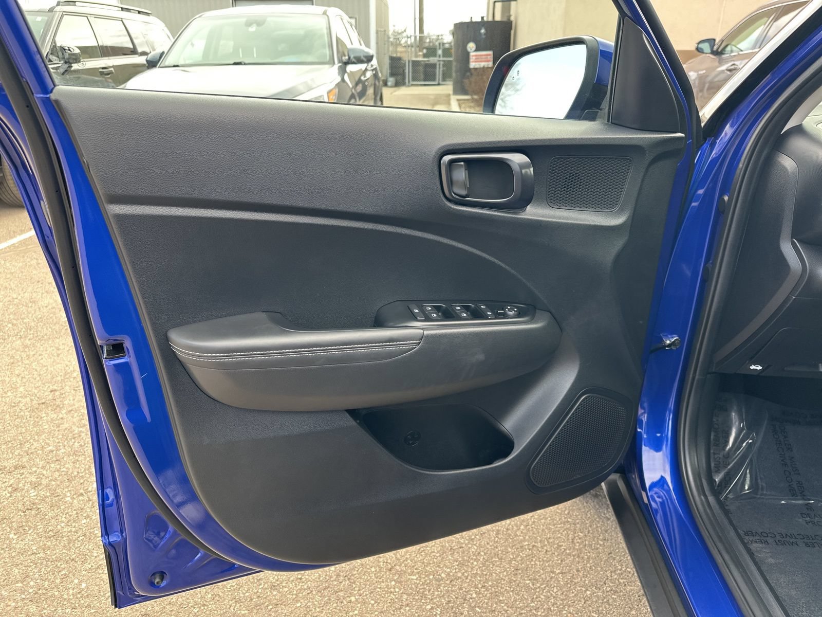 Used 2023 Hyundai Venue Limited FWD image 12