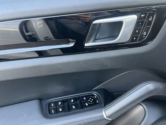 Used 2019 Porsche Cayenne Base image 12