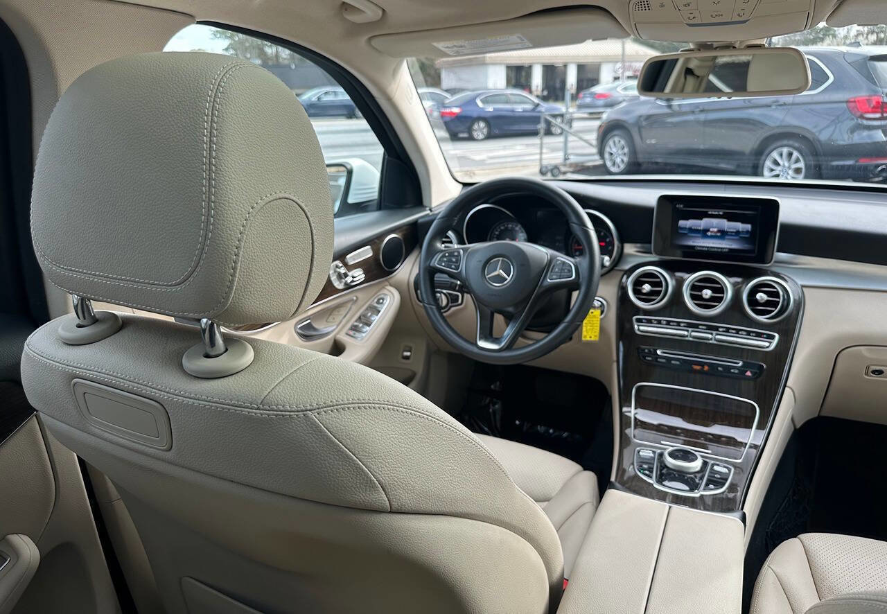 Used 2019 Mercedes-Benz GLC 300 w/ Premium Package image 18