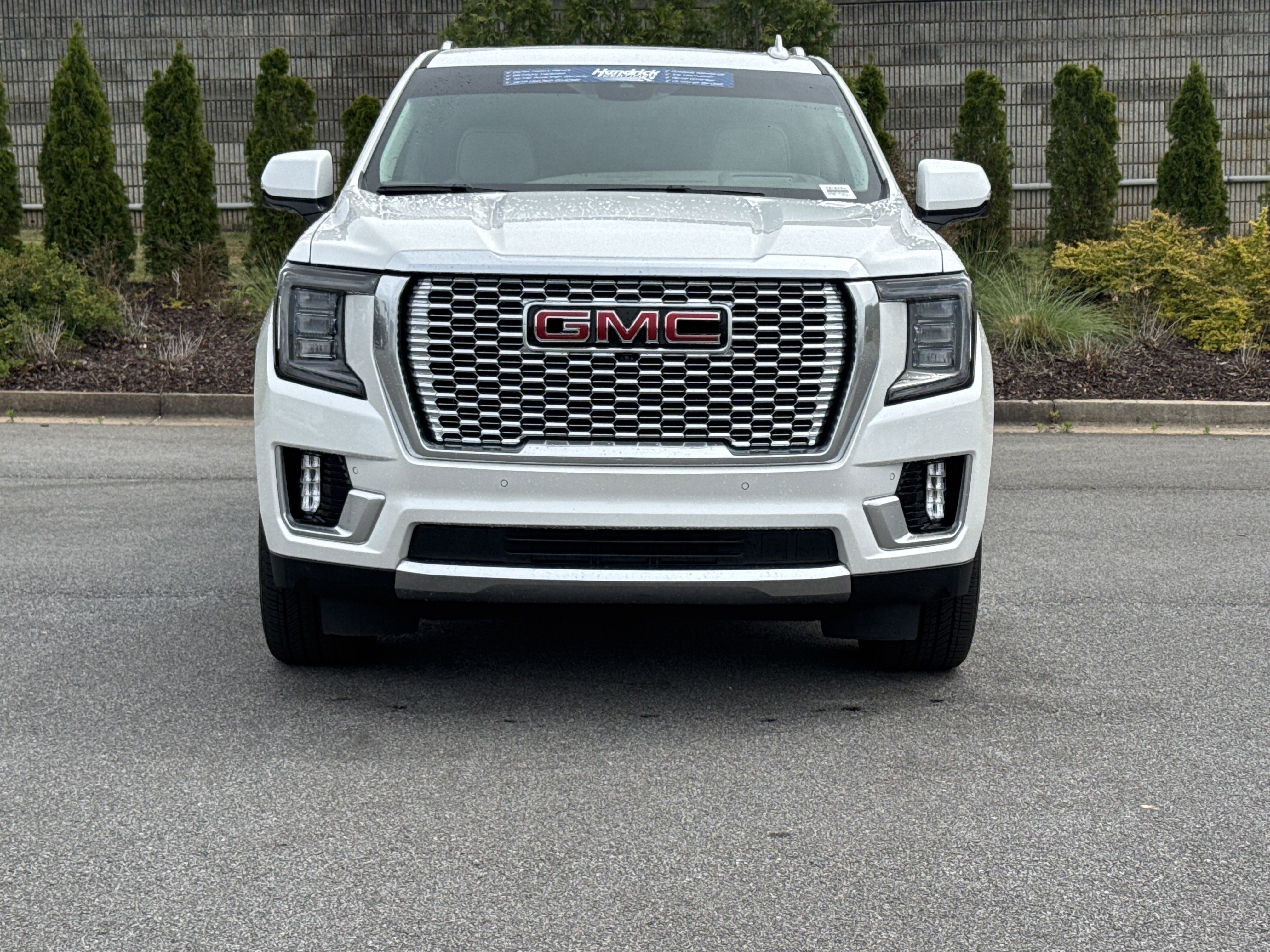 Used 2024 GMC Yukon Denali w/ Advanced Technology Package image 3