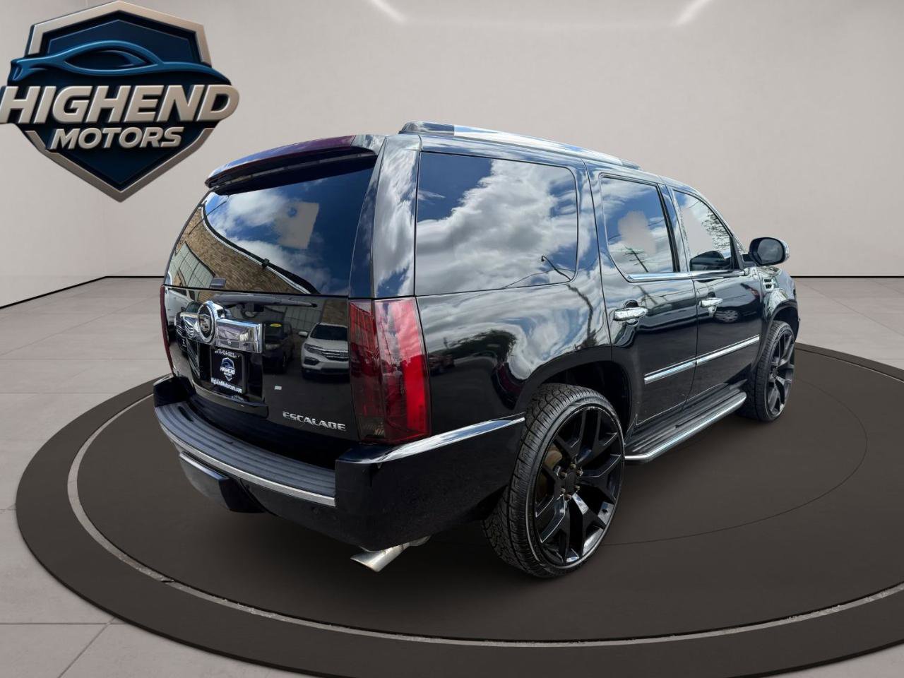 Used 2012 Cadillac Escalade Luxury AWD/4WD image 6