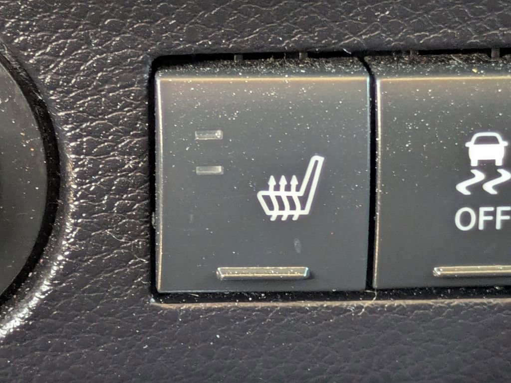 Used 2013 Jeep Wrangler Unlimited Sahara w/ Connectivity Group AWD/4WD image 23