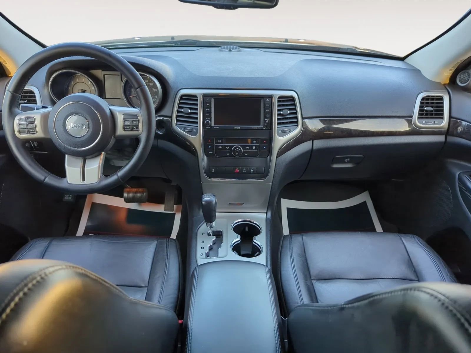 Used 2012 Jeep Grand Cherokee Laredo image 4