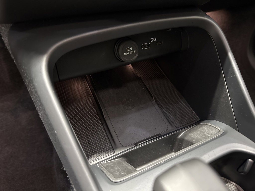 Used 2025 Volvo XC40 B5 Core image 16