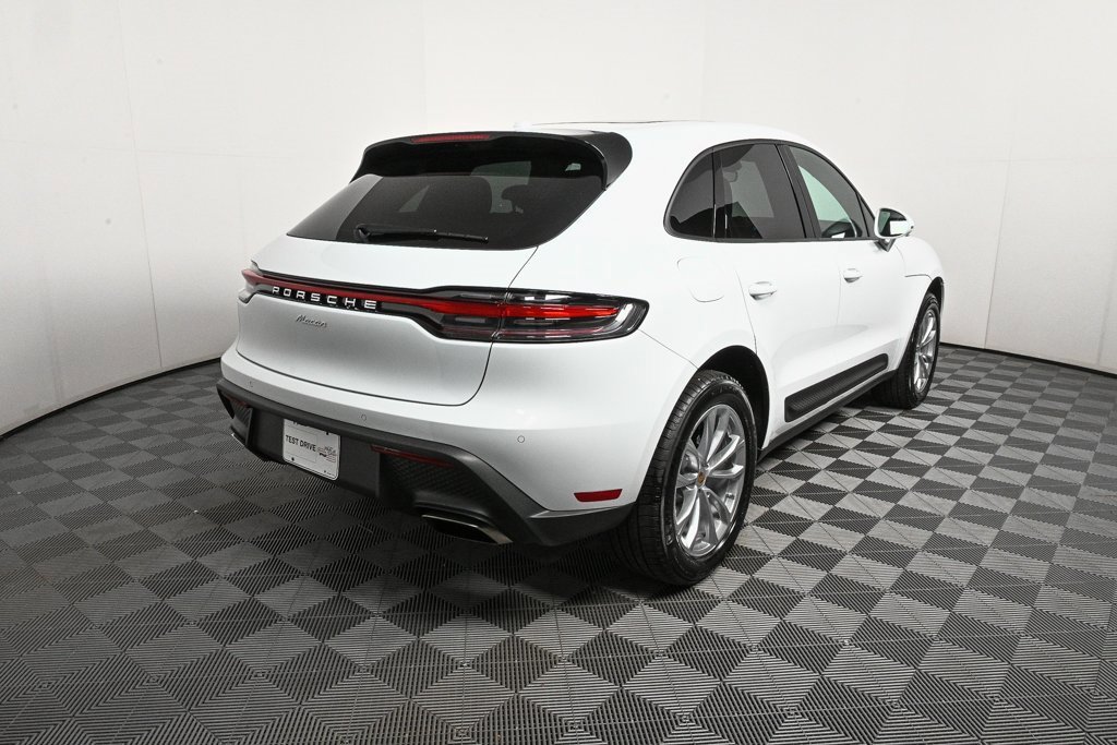 Used 2025 Porsche Macan image 30