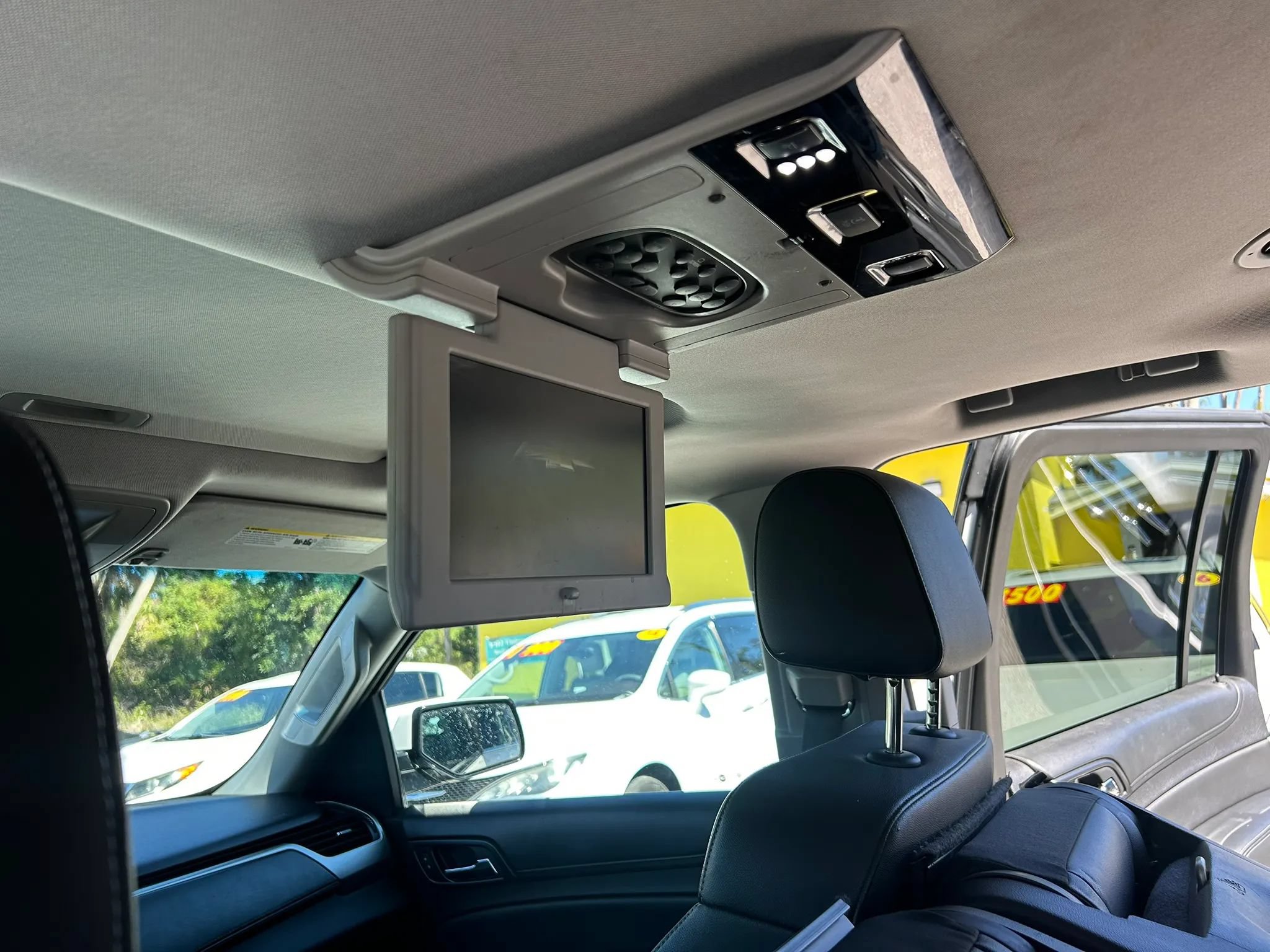 Used 2017 Chevrolet Suburban LT RWD image 21