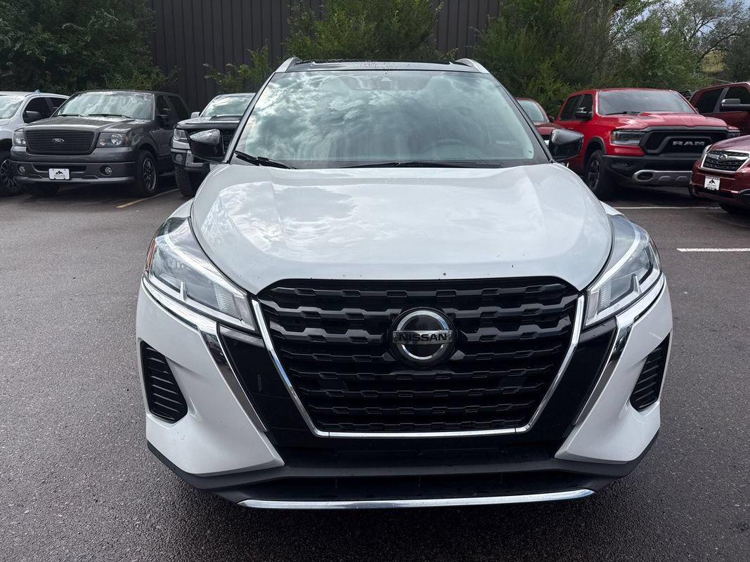 Used 2021 Nissan Kicks SV FWD image 2