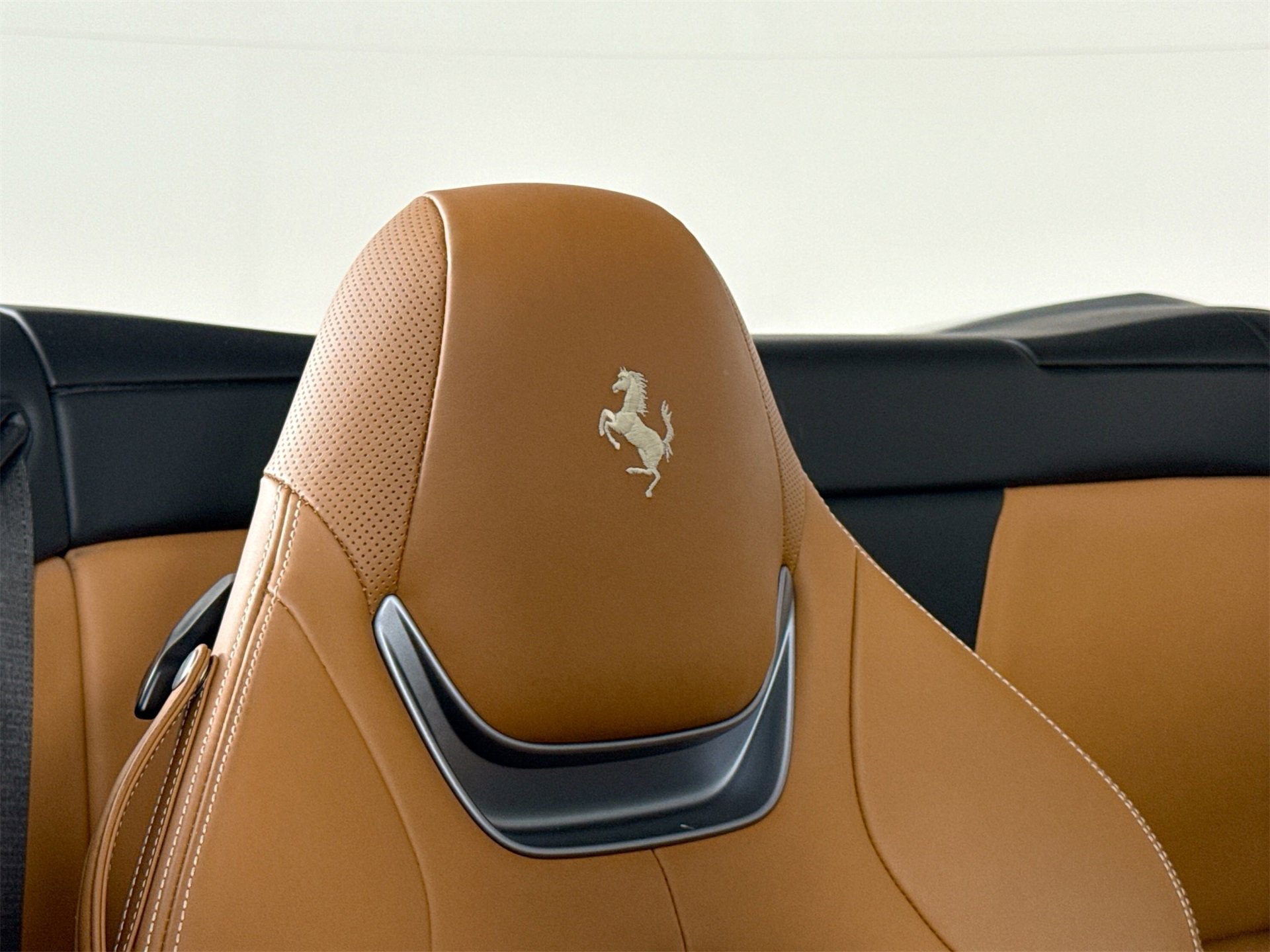 Certified 2020 Ferrari Portofino image 25