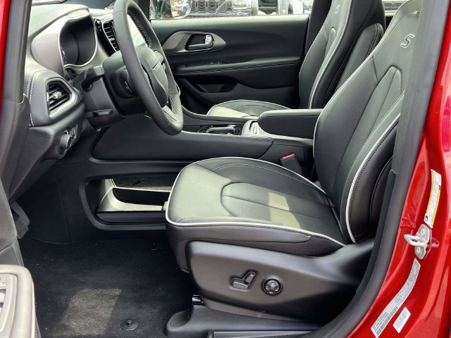 New 2027 Chrysler Pacifica Limited AWD/4WD image 10