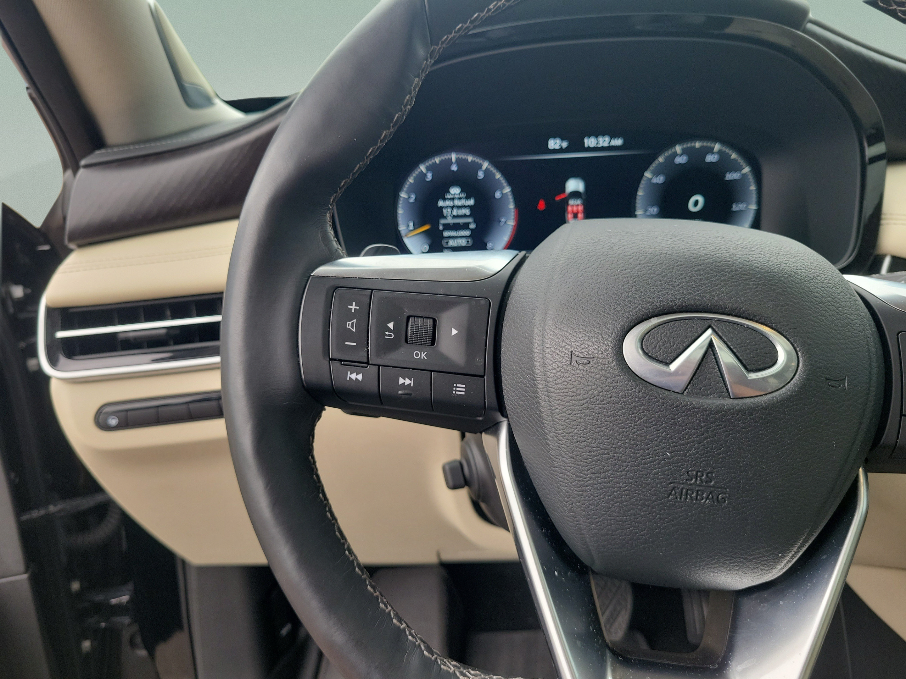Used 2024 INFINITI QX60 Sensory w/ Cargo Package AWD/4WD image 17