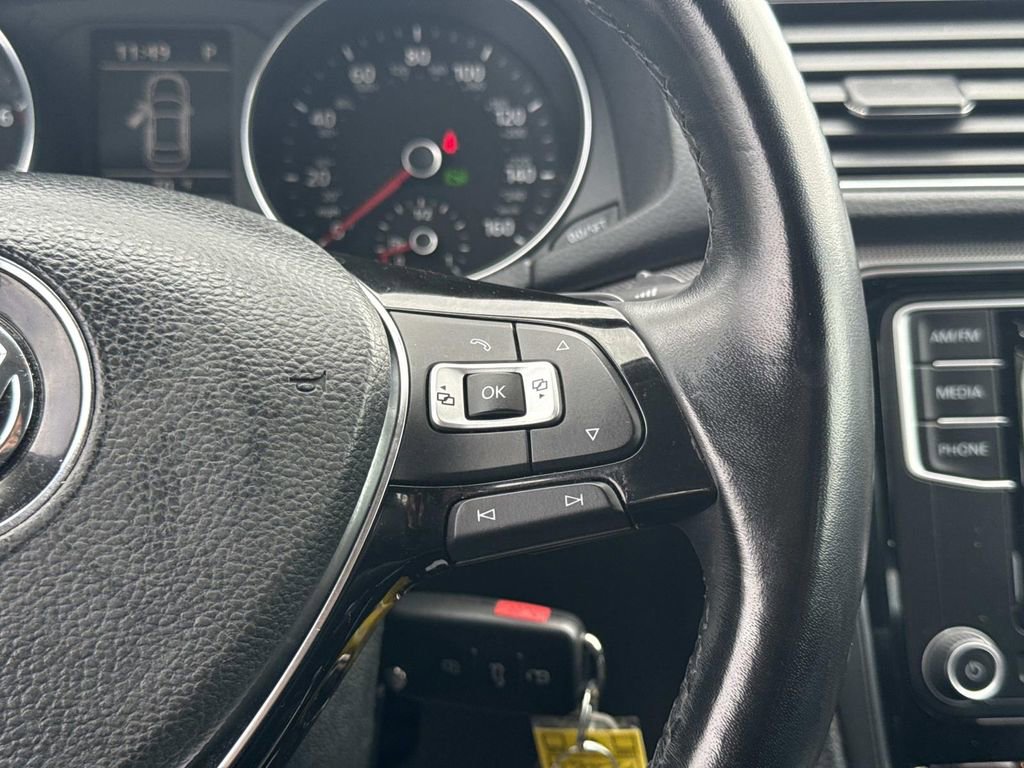 Used 2016 Volkswagen Passat 1.8T R-Line w/ R-Line Lighting Package image 27