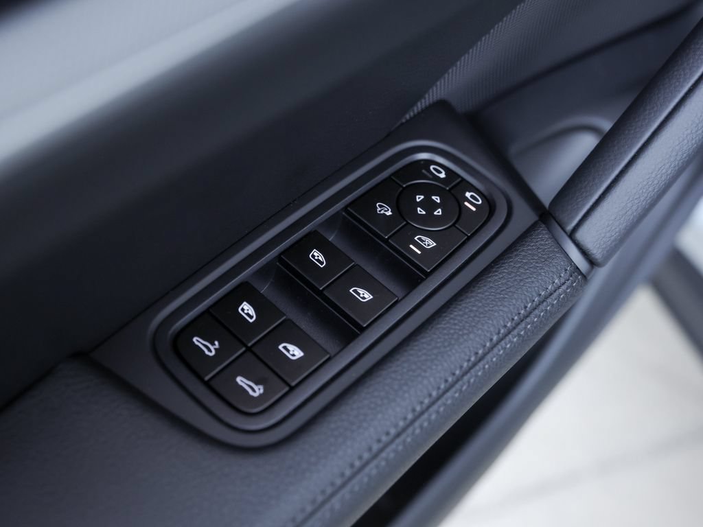 Certified 2026 Porsche Cayenne AWD/4WD image 30