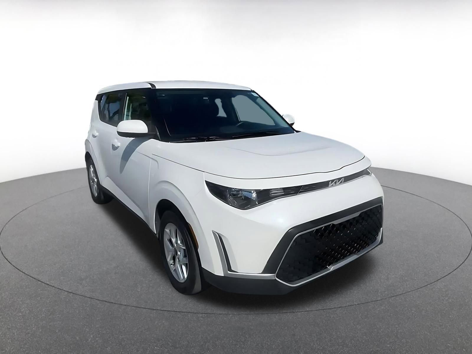 Used 2025 Kia Soul LX w/ LX Technology Package image 3