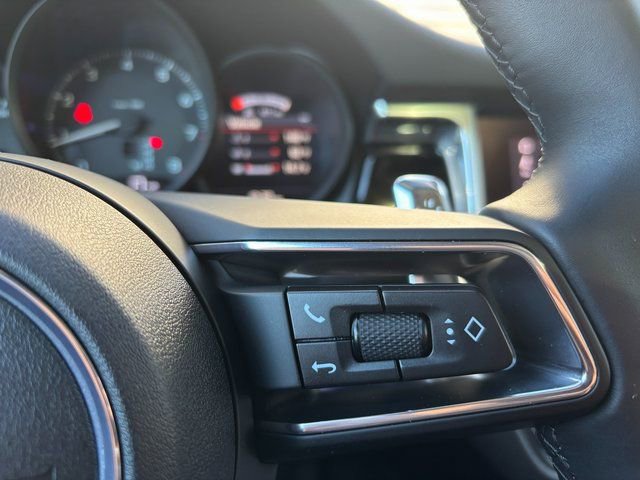 Used 2025 Porsche Macan AWD/4WD image 16