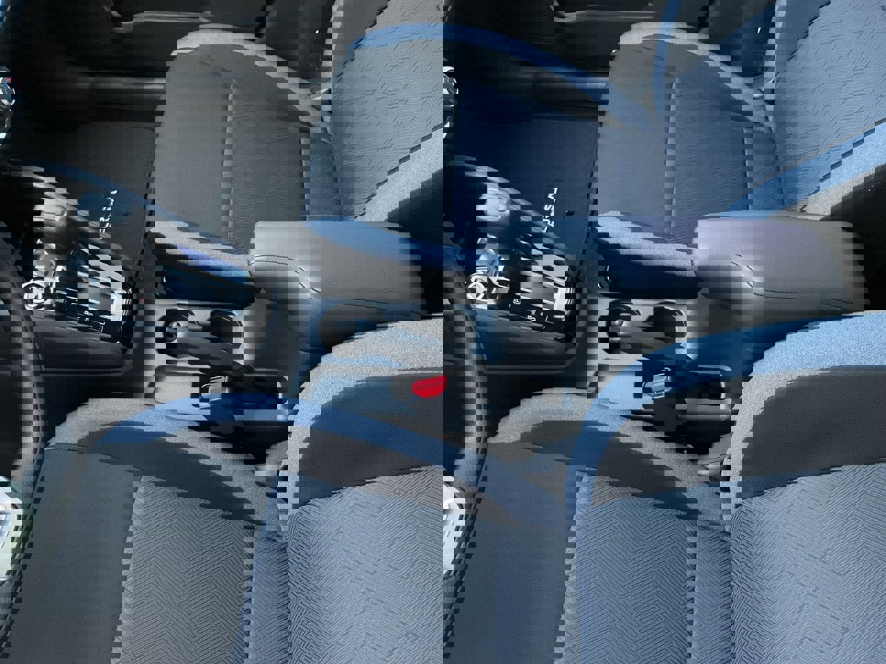 New 2025 Nissan Versa SV w/ Trunk Package image 31