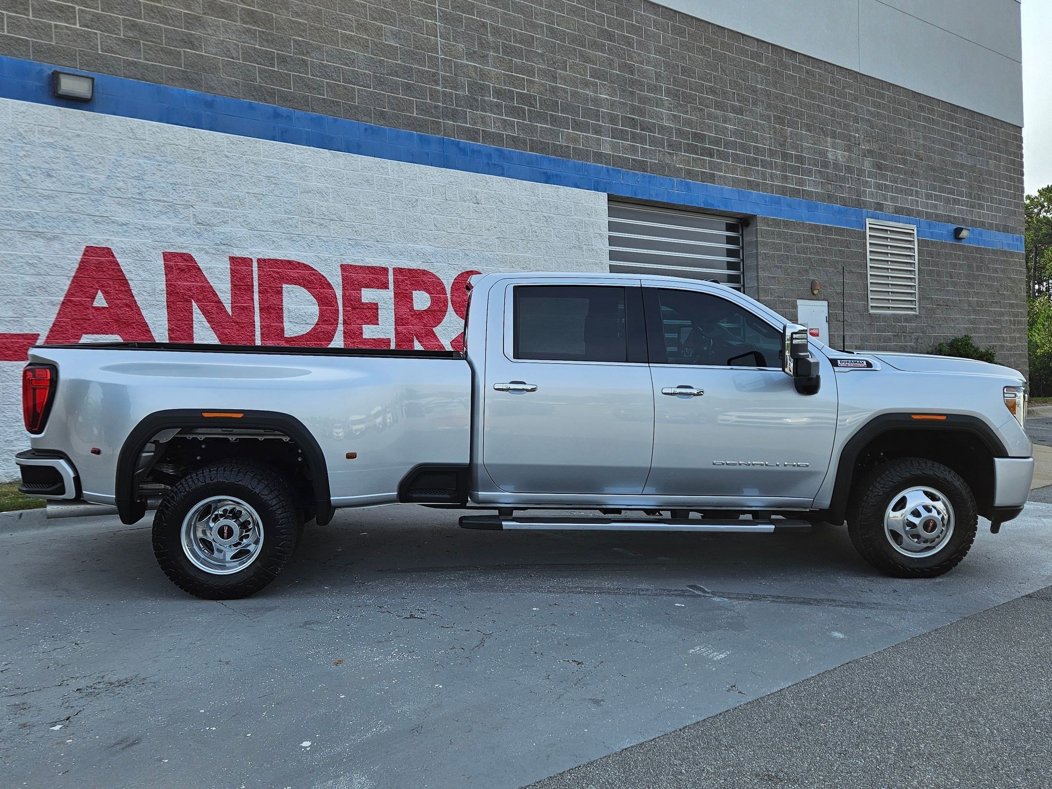 Used 2023 GMC Sierra 3500 Denali image 8