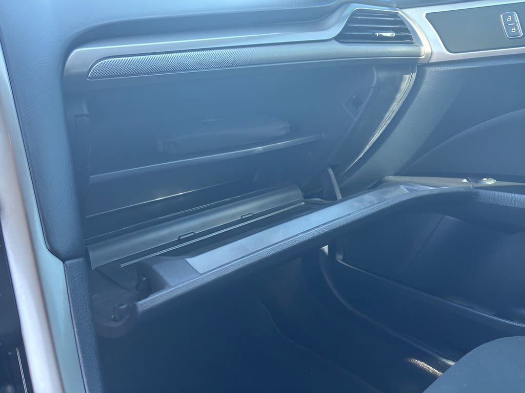 Used 2019 Ford Fusion SE FWD image 25