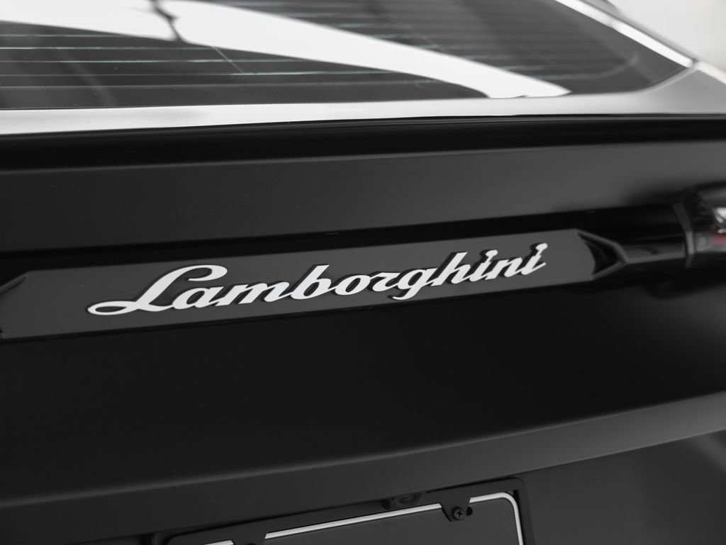 Used 2022 Lamborghini Urus image 38