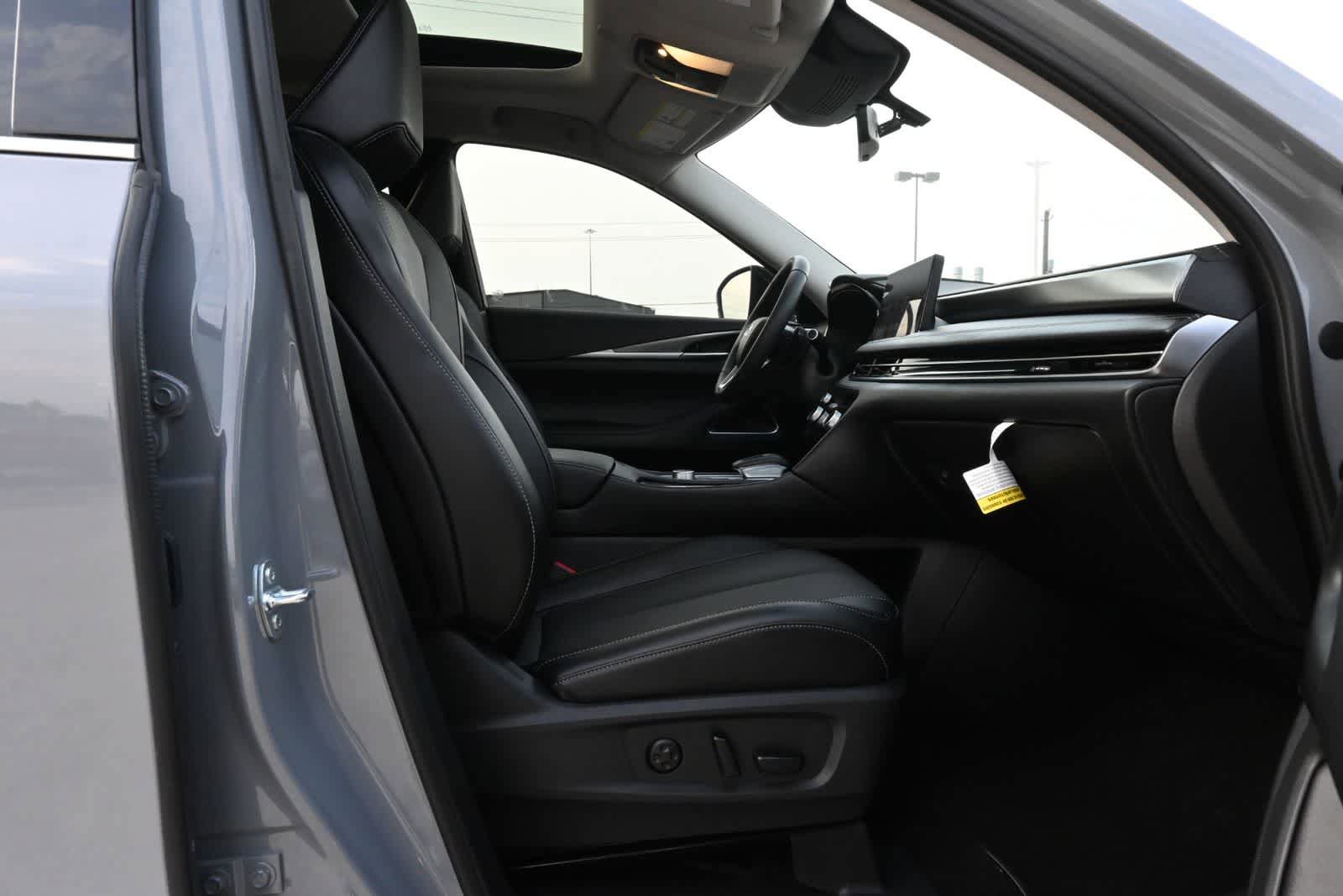 Used 2026 INFINITI QX60 Luxe w/ Cargo Package FWD image 24