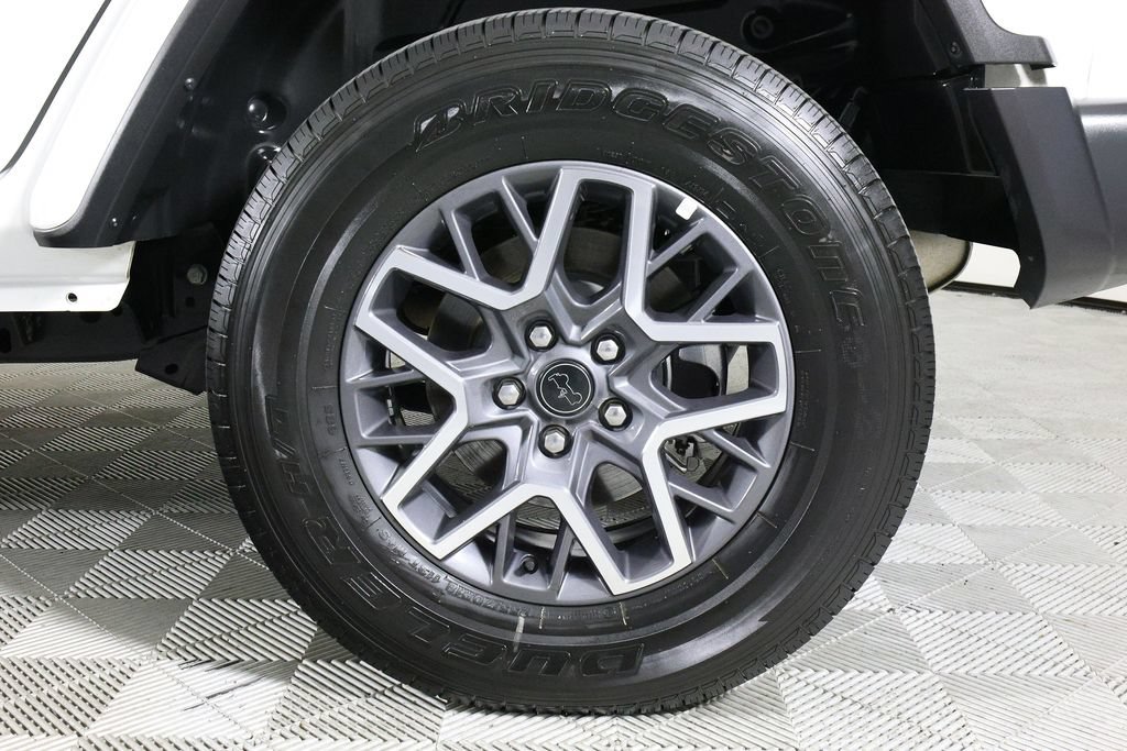 Used 2026 Jeep Wrangler Unlimited Sahara AWD/4WD image 39