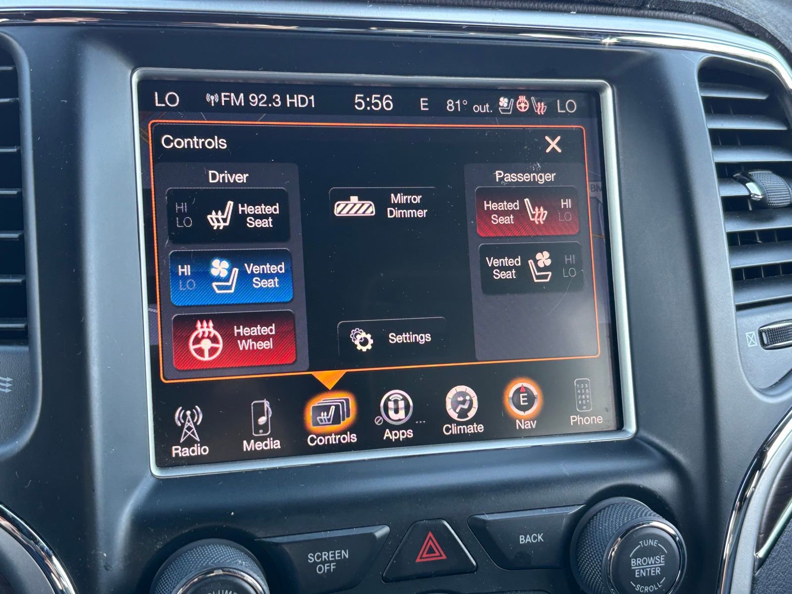Used 2014 Jeep Grand Cherokee Overland w/ Advanced Technology Group AWD/4WD image 9