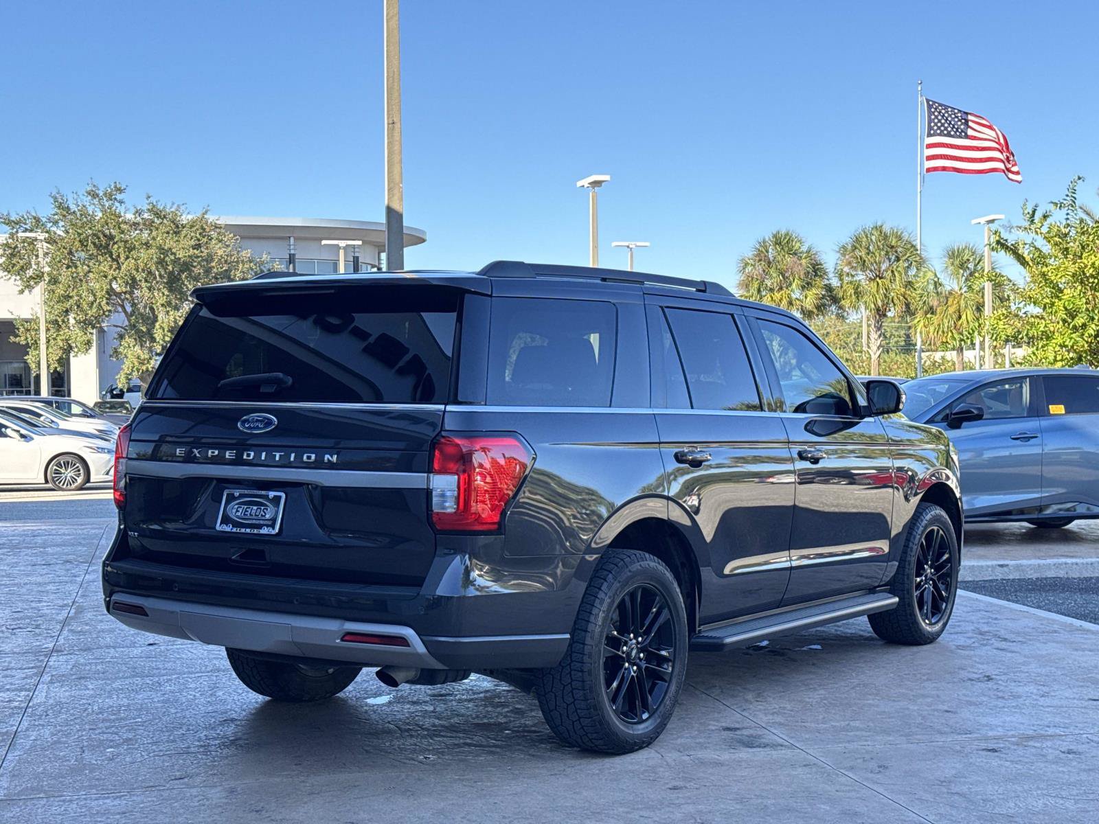 Used 2024 Ford Expedition XLT RWD image 3