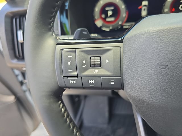 Used 2026 Nissan Pathfinder Platinum FWD image 23