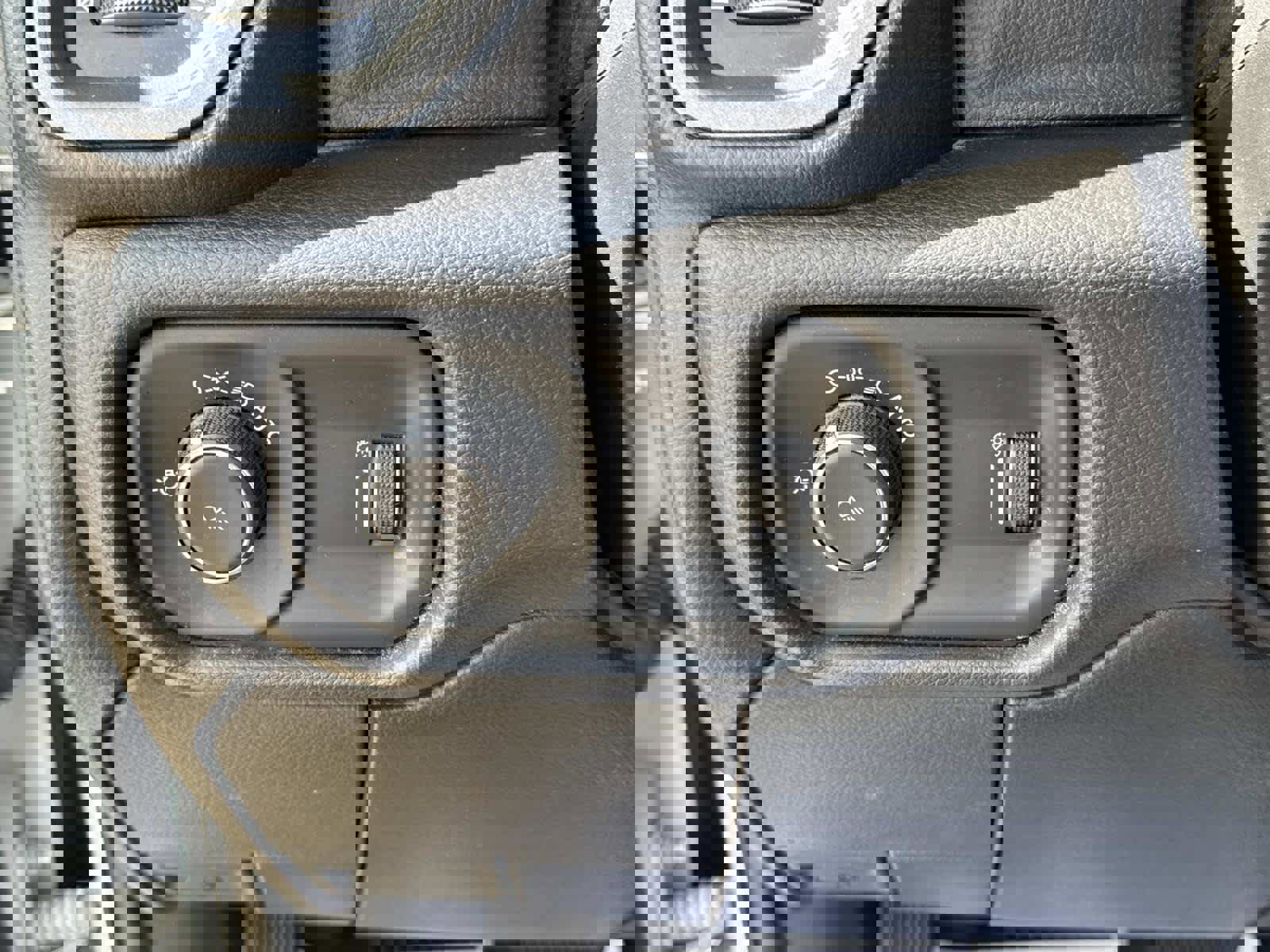 Used 2024 RAM 3500 Tradesman w/ Chrome Appearance Group image 68