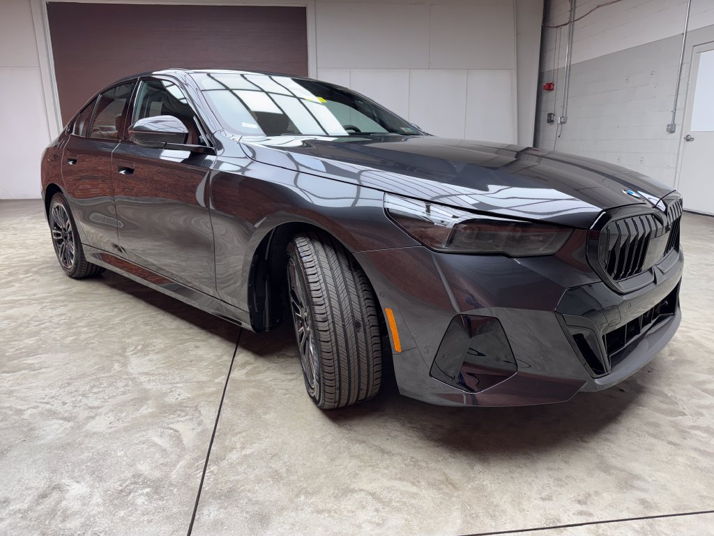 Used 2027 BMW 530i xDrive w/ M Sport Package AWD/4WD image 7