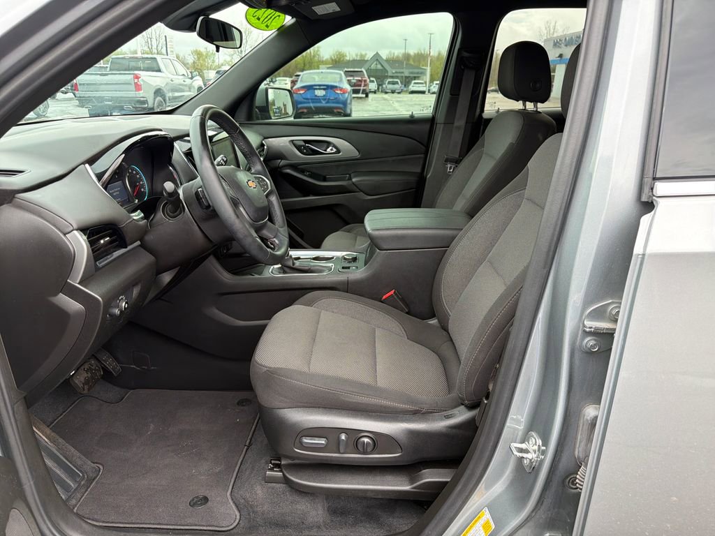 Used 2023 Chevrolet Traverse LT image 16