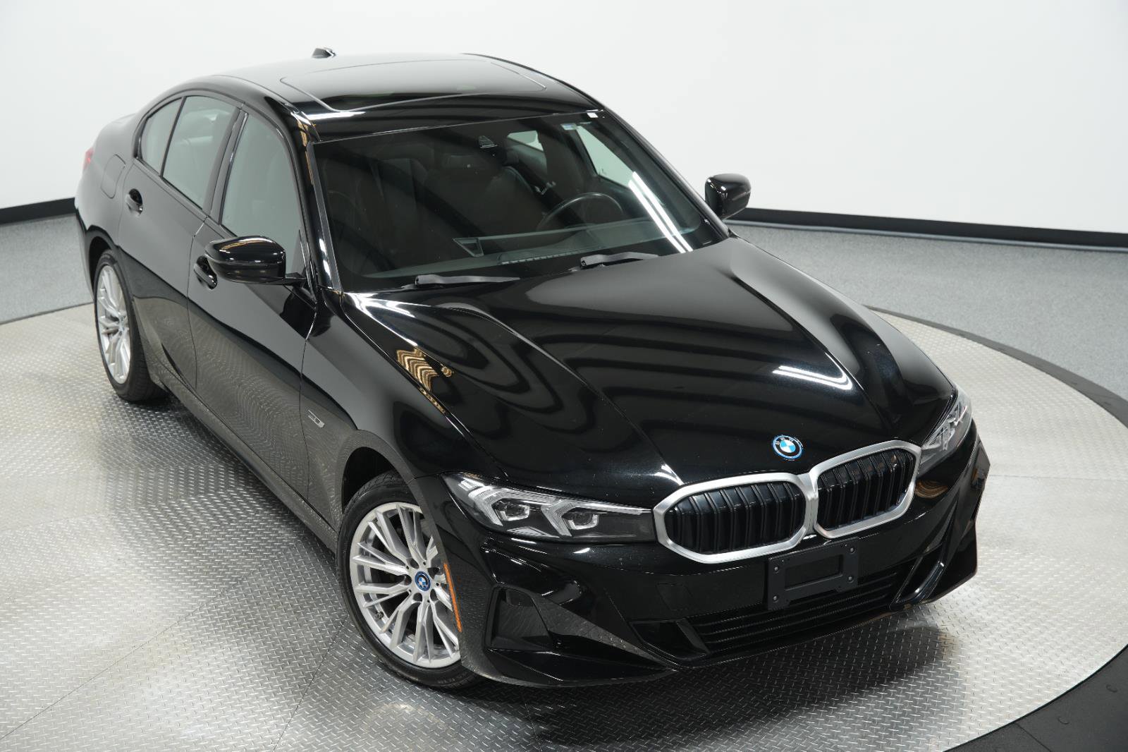 Used 2023 BMW 330e xDrive image 42
