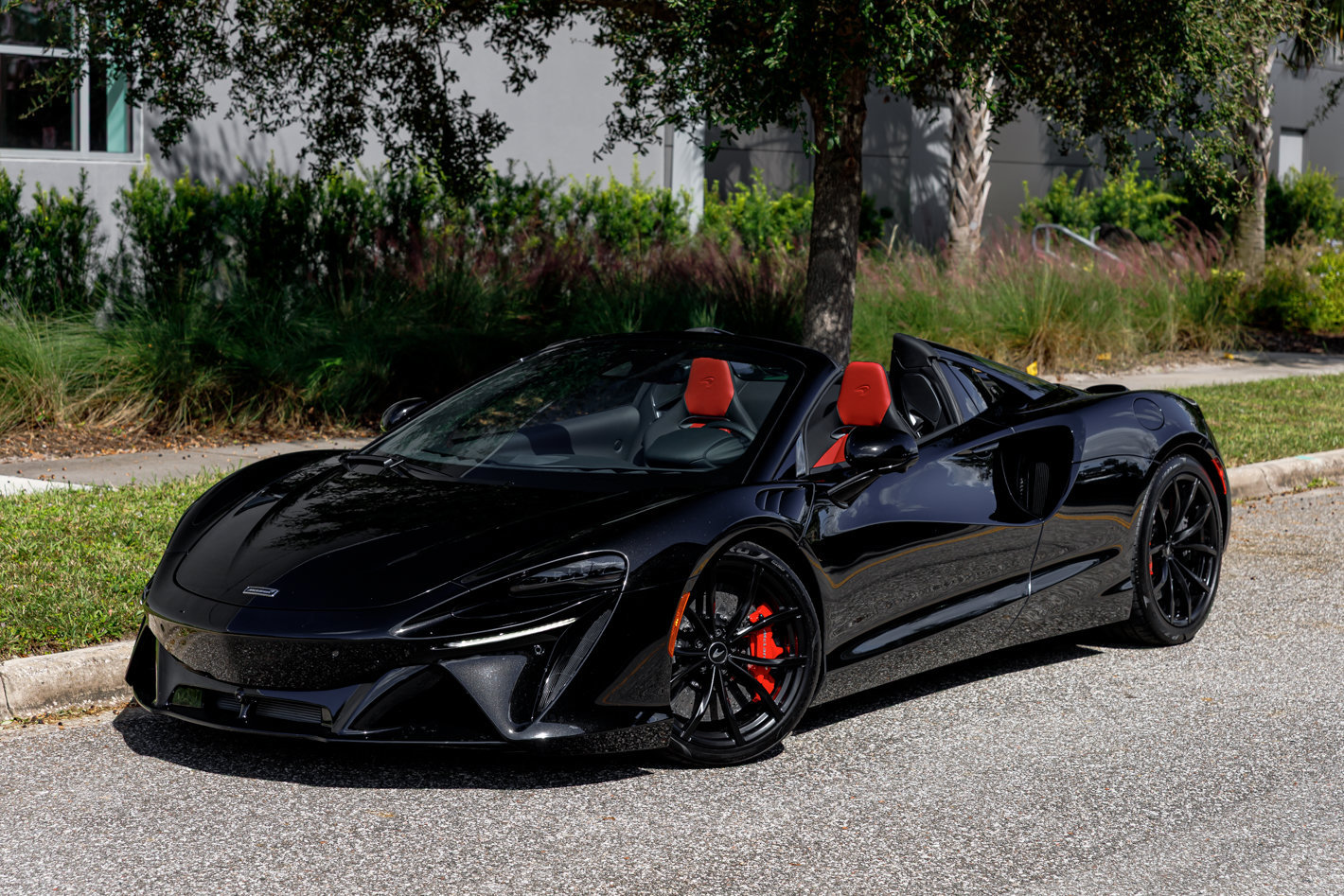 Used 2026 McLaren Artura Spider RWD image 36