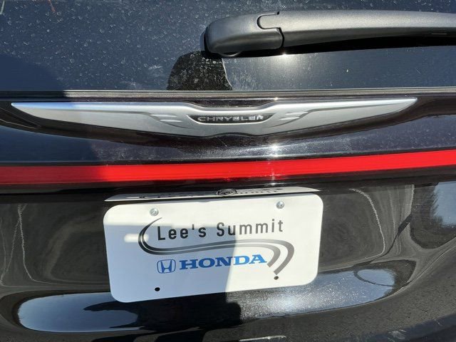 Used 2025 Chrysler Pacifica Select image 5