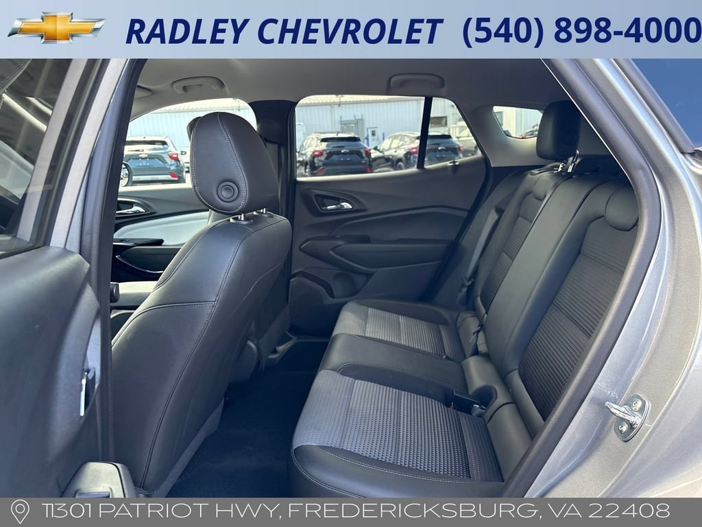 Used 2025 Chevrolet Trax LT w/ LT Convenience Package FWD image 13