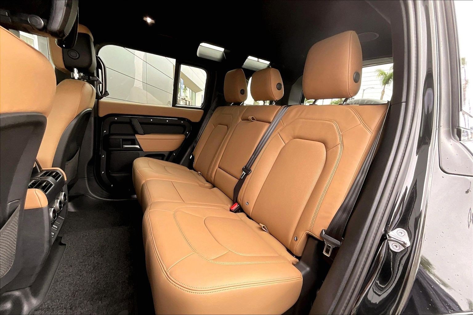 New 2026 Land Rover Defender 110 X-Dynamic SE image 10