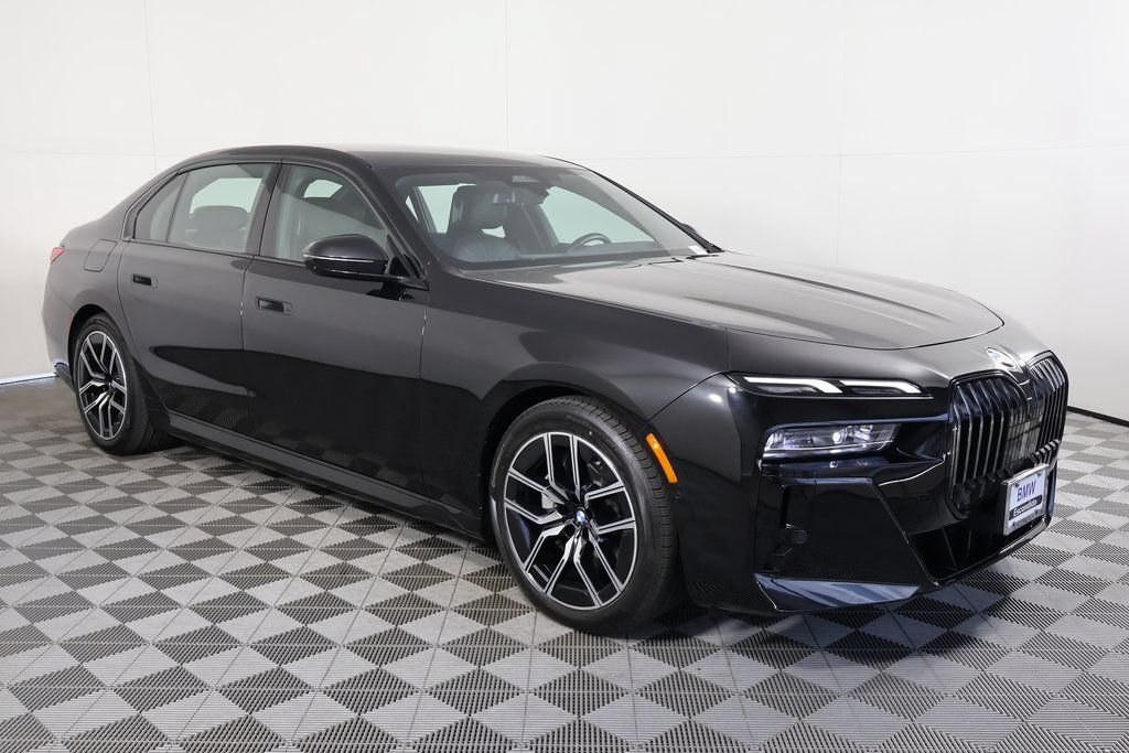 Used 2025 BMW 740i RWD image 3