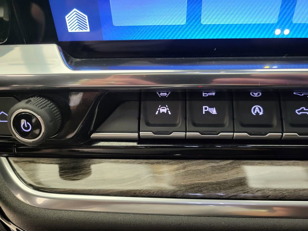 Used 2025 Chevrolet Silverado 1500 LTZ w/ LTZ Premium Package image 15