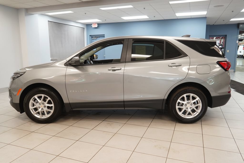 Used 2024 Chevrolet Equinox LS FWD image 2