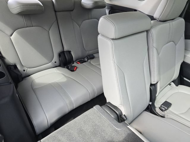 Used 2025 Honda Pilot Touring image 24