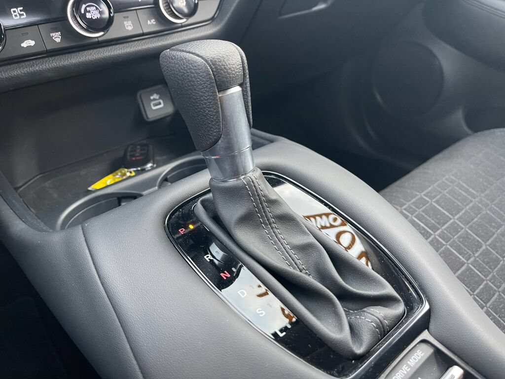 Used 2023 Honda HR-V LX image 13