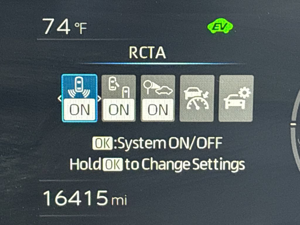 Used 2025 Toyota Prius LE FWD image 33